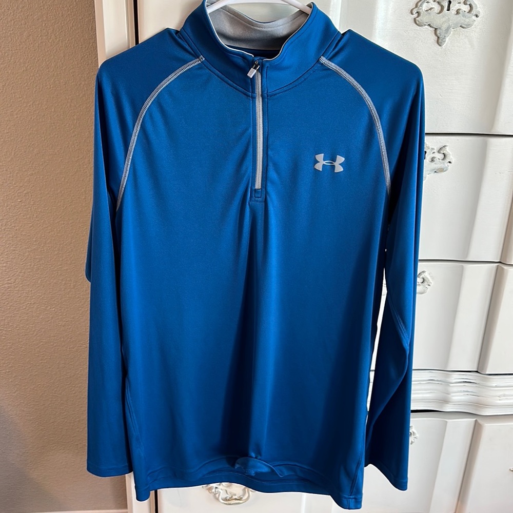 Men adult small Under Armour long sleeve like new
